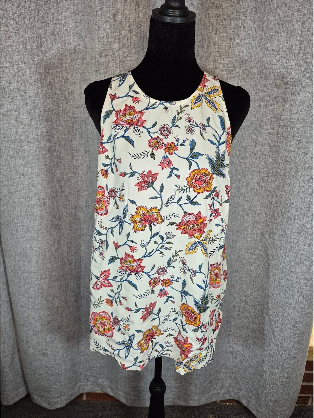 Old Navy Floral Shirt Medium Ivory Sleeveless 100% Rayon Summer Boho